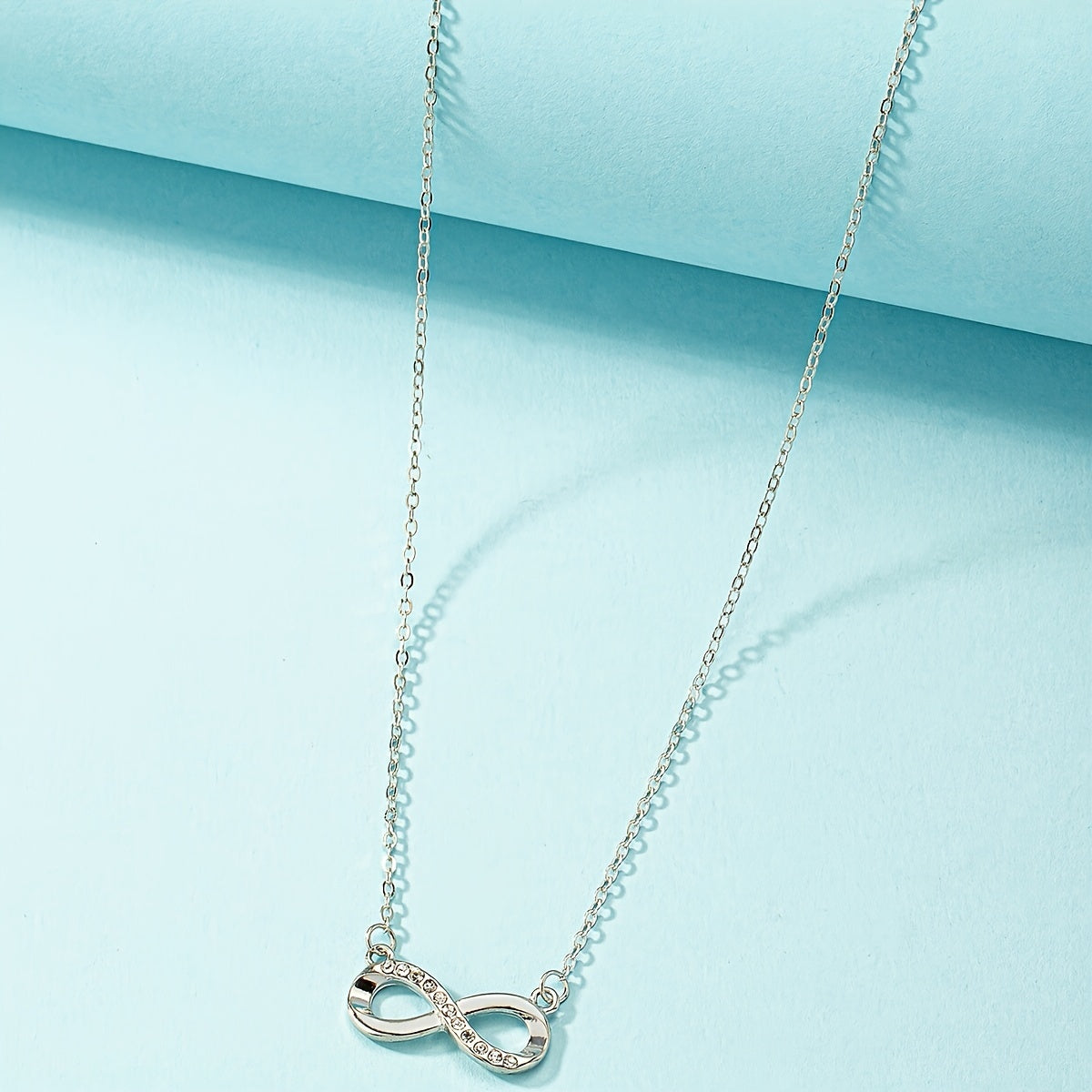 European and American Loop Symbol Women's Necklace Elegant High-End Pendant Necklace