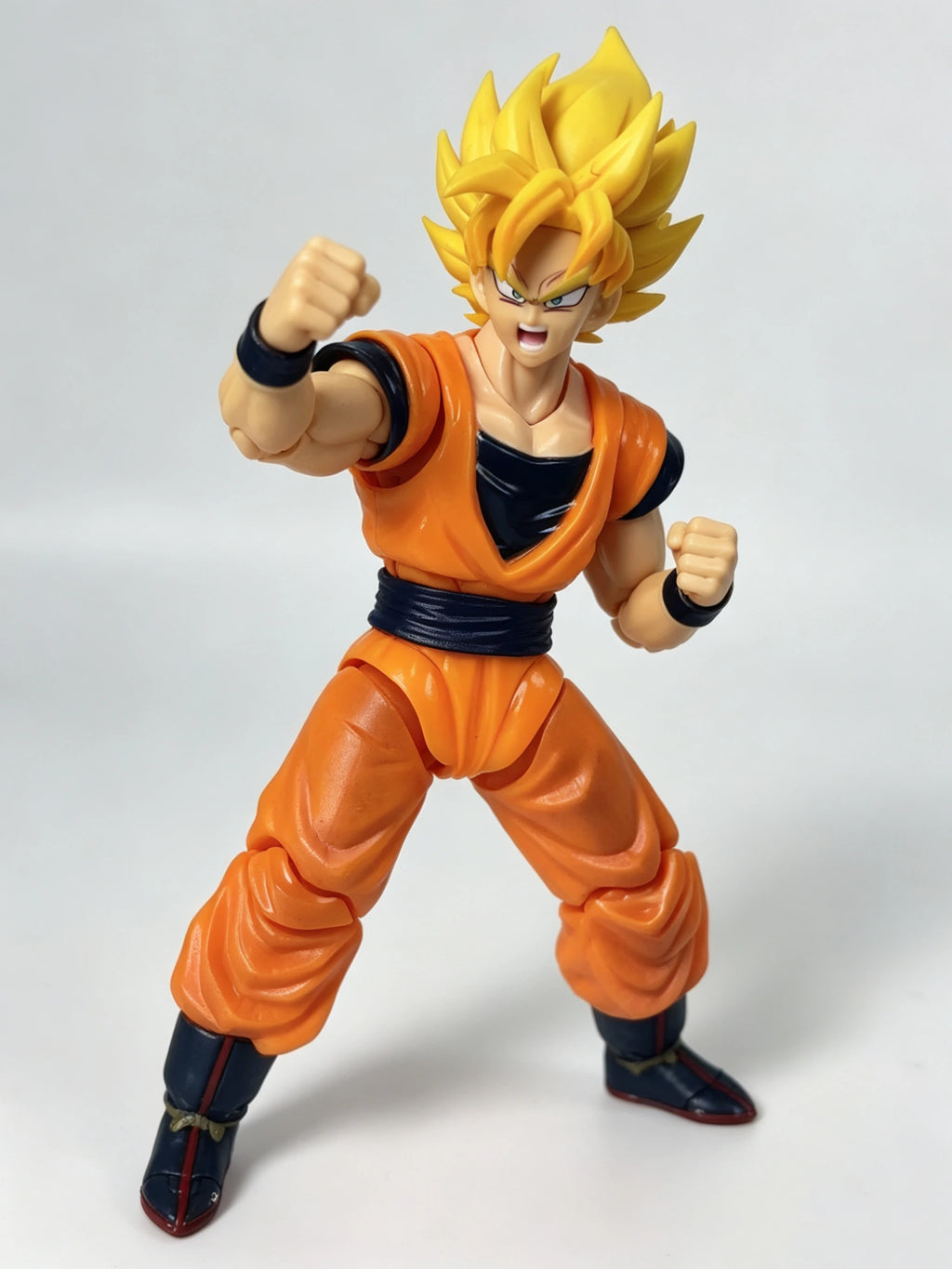 [In Stock] Dragon Ball Anime Series: Super Saiyan Awakened Son Goku — Articulated Action Figure (Boxed Model)